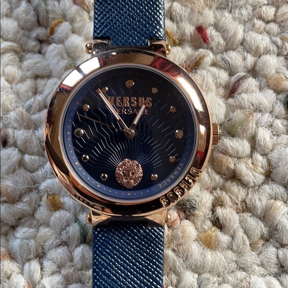 Versus Versace NWT rose gold blue leather watch - Picture 3 of 9